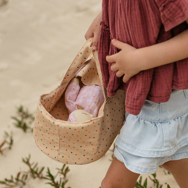 This adorable pink polka dot doll carry cot features comfortable handles and a snug design, great for kids to transport their dolls and toys. Perfect doll accessory, plush doll bed for toddlers imaginative parent play.