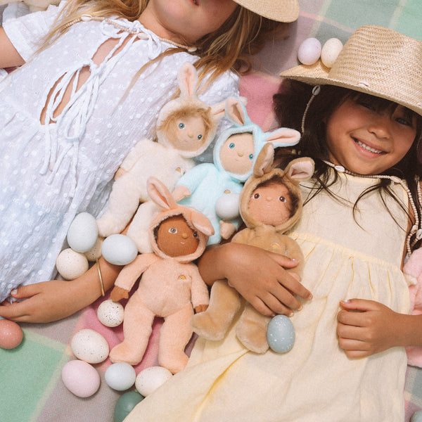 Limited-edition multipack of pocket-sized, Easter-themed plush bunny toys. These collectible Fluffles are perfectly weighted for extra snuggles, making them ideal companions for any adventure.