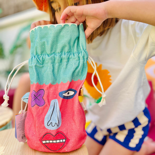 Enhance sensory exploration and imaginative play with our vibrant, tactile stones. Made from a blend of resin and granite, these weighted treasures are ideal for sparking creativity and engaging young minds in endless adventures.